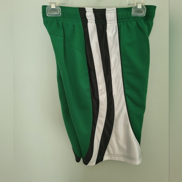 NBA Boston Celtics Basketball Boy's Youth Shorts XL 14 - 16 Patch - Picture 7 of 7